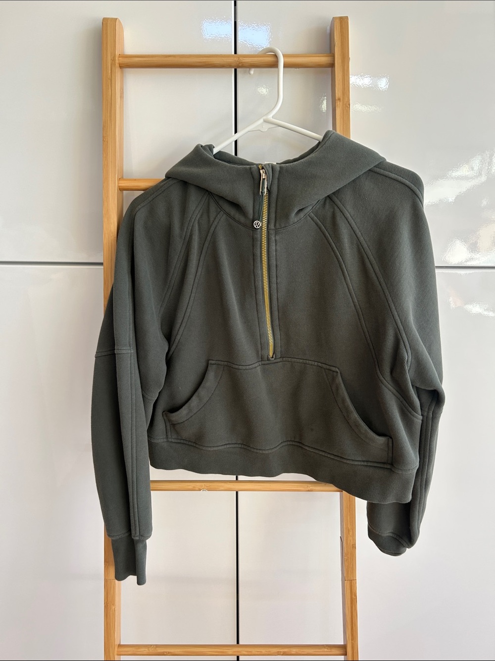 Lululemon Cropped Half-Zip Hooded Pullover in Deep Olive and gold size XS/S
